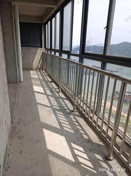 北京城投地王广场3室2厅134.8平高楼层/共30层