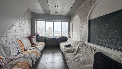 昆明月半湾4室2厅165平高楼层/共18层