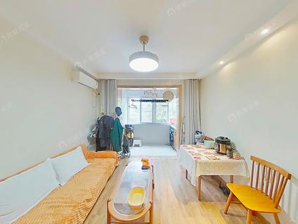 北京新城保利天地2室2厅76平低楼层/共18层