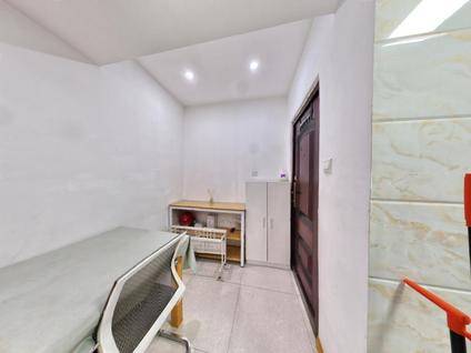 武汉人信武胜里4室1厅98.63平高楼层/共33层