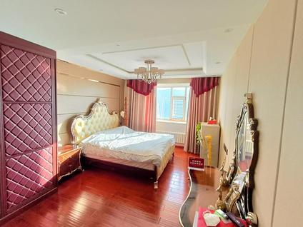 西宁金座晟锦(C区)5室2厅260平高楼层/共31层