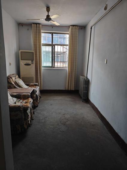 北京市医院小区3室1厅63平中楼层/共4层