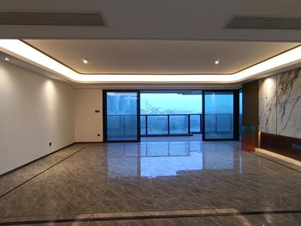 北京香港置地云山岳4室2厅171平低楼层/共10层