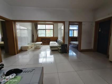 北京临沂大学西校区家属院3室2厅107平中楼层/共5层