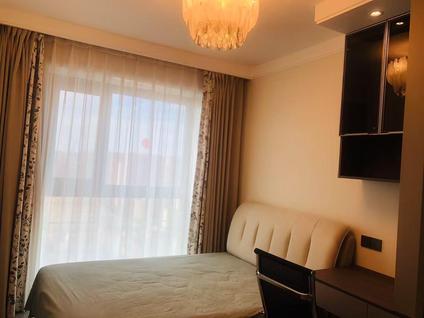 哈尔滨华鸿金色纽约1室1厅73平中楼层/共48层