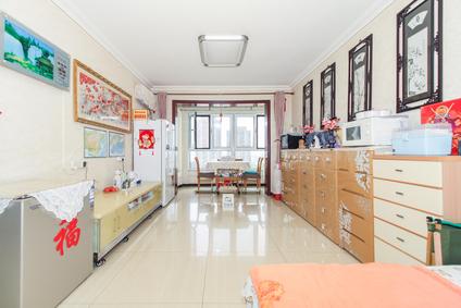 北京贻成豪庭1室1厅76平高楼层/共18层