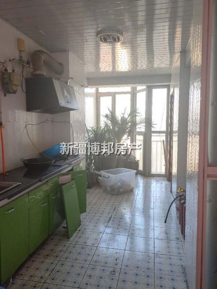 乌鲁木齐嘉美轩3室2厅140.7平中楼层/共18层