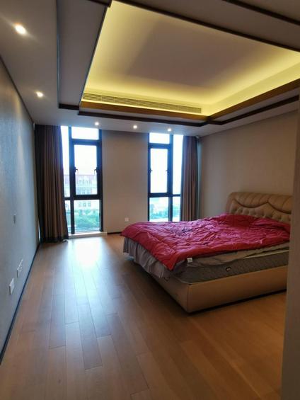 天津招商津湾天玺3室2厅180.99平低楼层/共25层