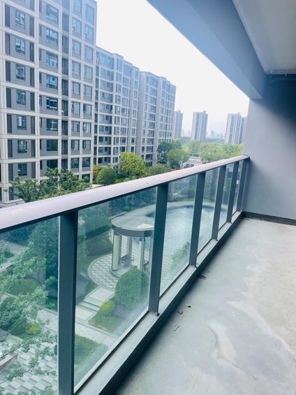 湖州滨江春翠里4室2厅128平低楼层/共18层