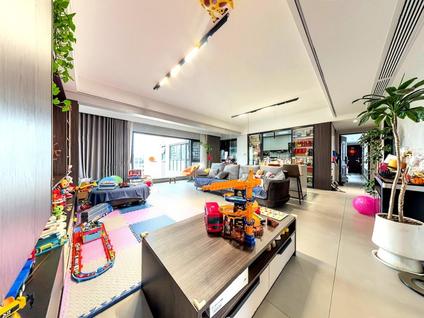 北京地王豪庭4室1厅131平高楼层/共30层