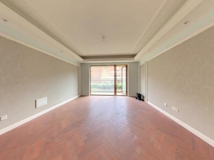 北京德馨珑湖3室2厅139.39平低楼层/共8层