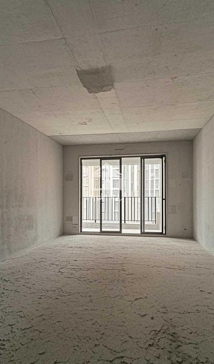 北京彰泰红小区4室2厅119平中楼层/共33层