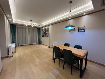 上海前滩东方逸品2室2厅89平高楼层/共33层