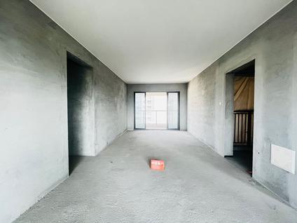 江门嘉瀚花园4室2厅127平低楼层/共31层