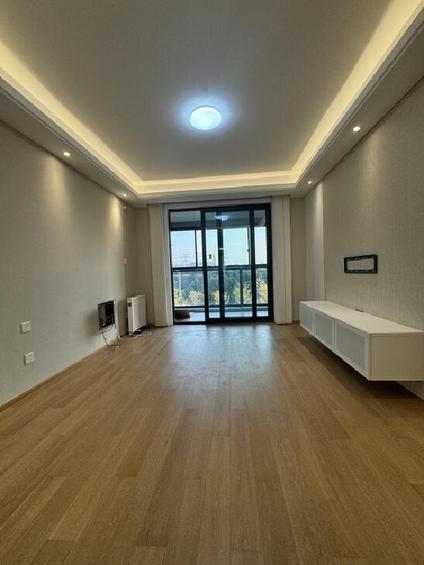 上海前滩(晶萃名邸)3室2厅124.4平低楼层/共16层