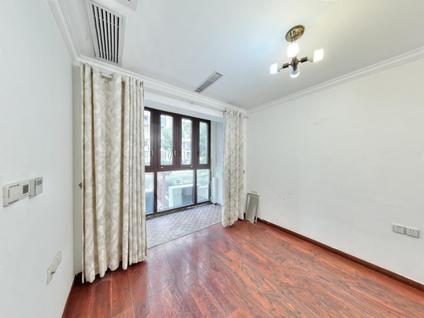 北京银湖翡翠(三期)4室3厅297.01平低楼层/共2层