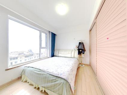 北京国润城3室2厅102.82平低楼层/共33层