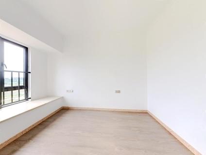 湛江海蓝奥园滨江一号3室2厅95.22平低楼层/共27层