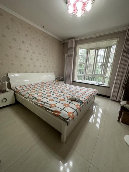 洛阳书香名邸4室2厅143平中楼层/共6层