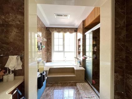 北京远洋假日养生庄园3室2厅136.39平低楼层/共4层