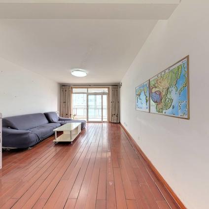 青岛城建湖光山色3室1厅145.33平低楼层/共10层