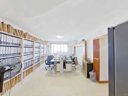 北京逸秀名园3室1厅133.32平中楼层/共23层