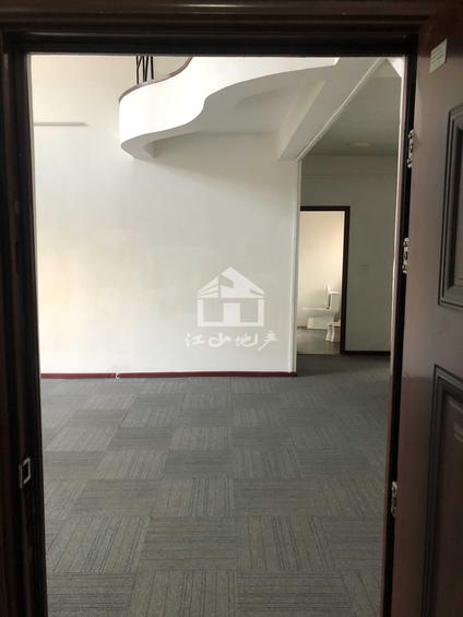 北京林业新村4室2厅235平低楼层/共6层