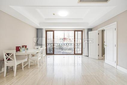 北京荣尊堡国际俱乐部公寓4室2厅225平低楼层/共27层