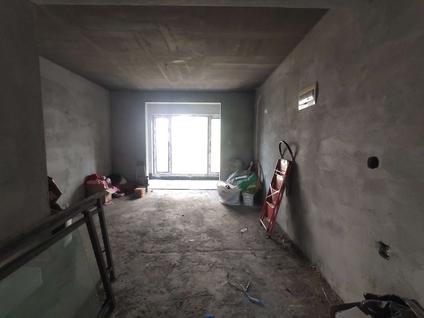 北京鹿港小镇3室2厅125平低楼层/共9层