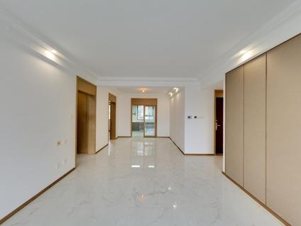 北京鲁商中央公馆3室2厅132平中楼层/共18层