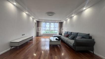 昆明南疆花园4室2厅132平高楼层/共7层