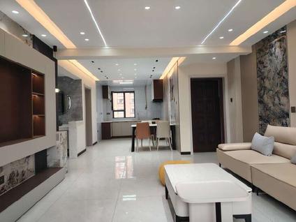 北京英伦小镇2室2厅95平低楼层/共10层