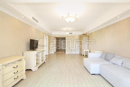 北京海润国际公寓2室2厅125.74平低楼层/共28层