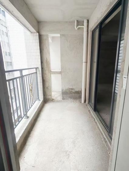 汕头英泰苑3室2厅109平中楼层/共12层