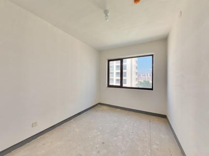 青岛金能珠山壹号3室1厅160平中楼层/共9层