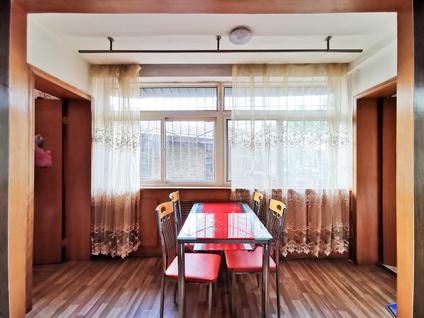 北京凌兆新村(三林路709弄）2室1厅68平低楼层/共6层