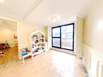 株洲万丰上院(湖韵)5室2厅243.58平低楼层/共3层