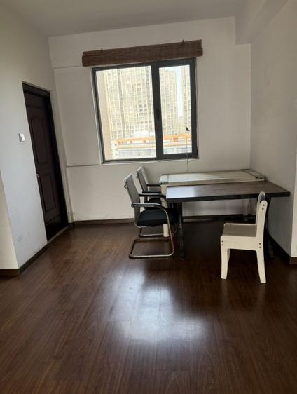 温州银都花园3室2厅142.55平低楼层/共28层