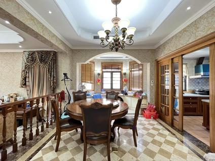 北京常青藤5室2厅338.39平低楼层/共1层