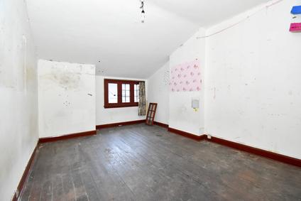 上海延中社区5室2厅90平低楼层/共5层