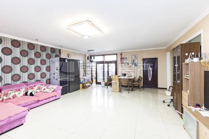 北京华澳中心公寓4室2厅193平低楼层/共26层