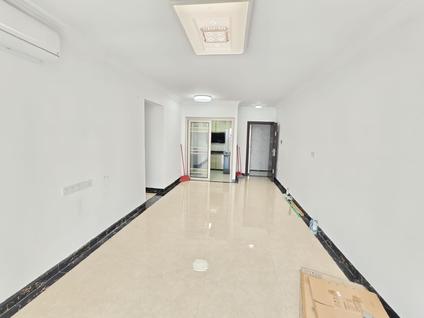 江门保利中央公园(一期中景)3室2厅90平中楼层/共30层