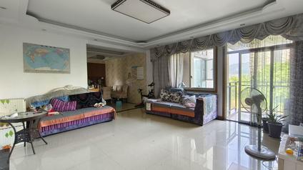 重庆金田滨江首府4室2厅131.7平中楼层/共18层