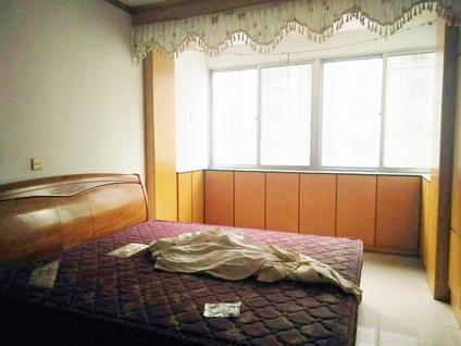 烟台明珠路西小区2室1厅76平低楼层/共7层