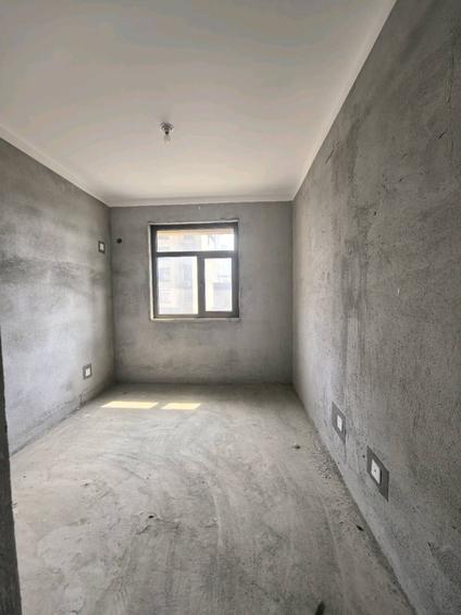 北京西湖河畔3室2厅124平低楼层/共18层