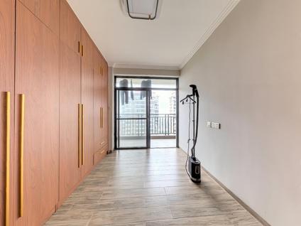 海口蓝城一号6室3厅217.34平高楼层/共32层