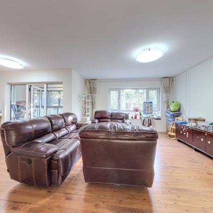 北京锋尚国际公寓4室2厅192.53平低楼层/共4层