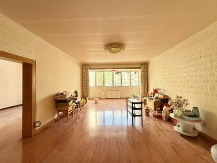 北京海晏花园3室2厅135.47平低楼层/共10层