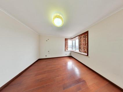 北京绿地商务城(香颂)4室2厅144平中楼层/共22层