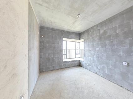 株洲华晨格林水岸4室2厅132.5平低楼层/共28层